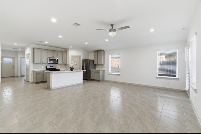 Building Photo - 30034 Reagans Rnch Dr