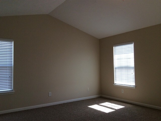 Building Photo - 717 Breakers Ln