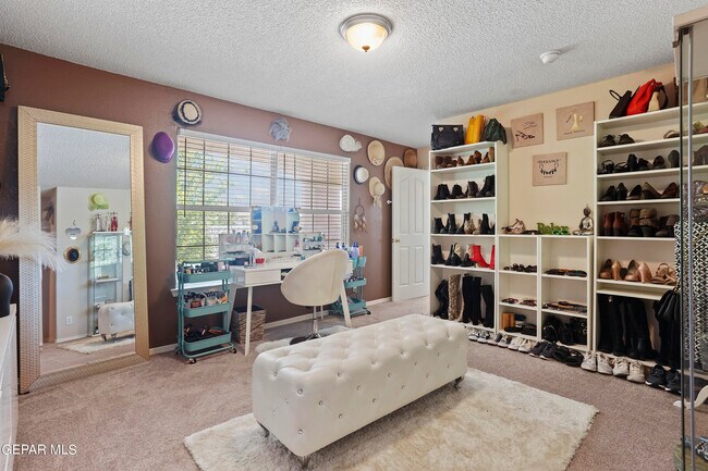 Building Photo - 1091 Los Moros Dr