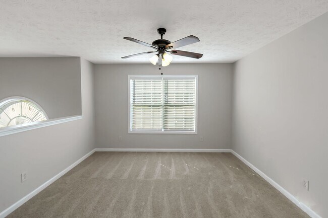 Building Photo - Spacious 4-Bedroom Split Foyer with 3 Bath...