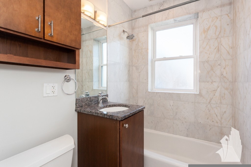 Building Photo - 1636 W Grace St