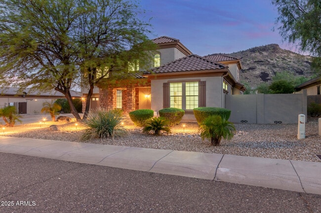 Building Photo - 5811 W Bonanza Ln