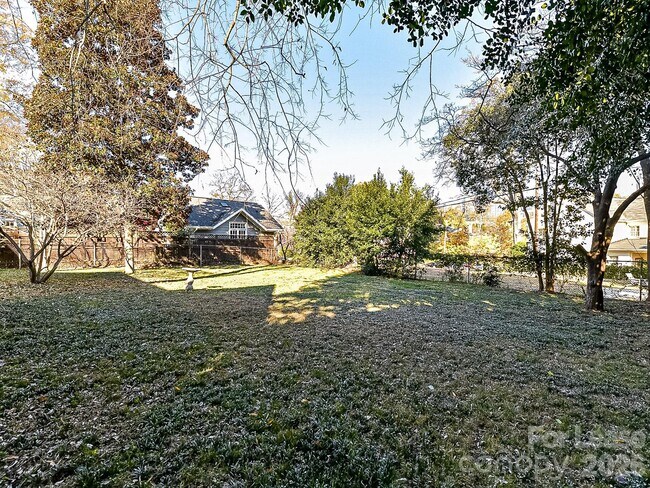 Building Photo - 711 Mt Vernon Ave