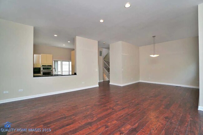 Building Photo - 1501 S Prairie Ave