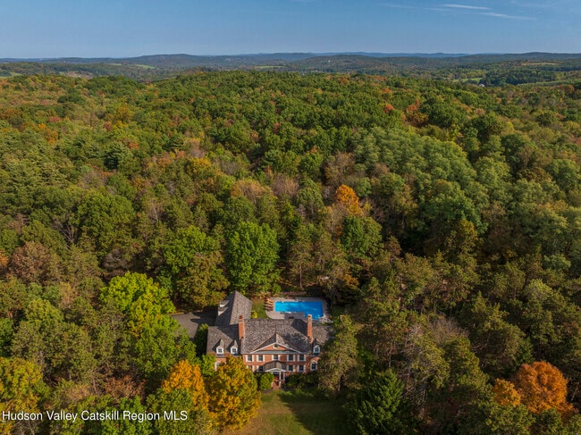 Building Photo - 147 Rock City Rd