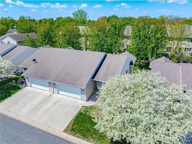 Building Photo - 102X Primrose Ln