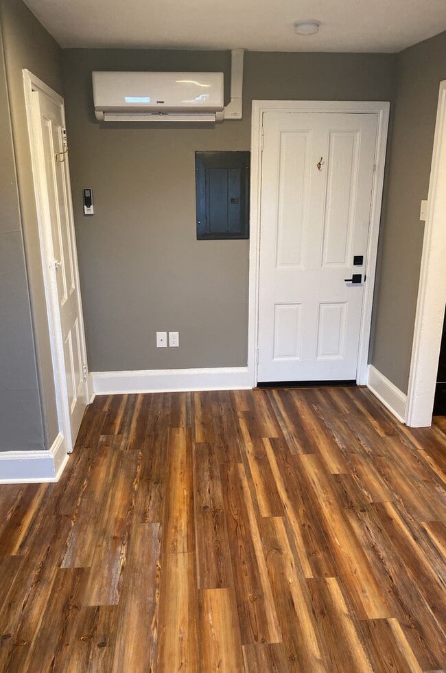 Building Photo - The Phoenixville Lofts-Upgraded Studio/1 b...