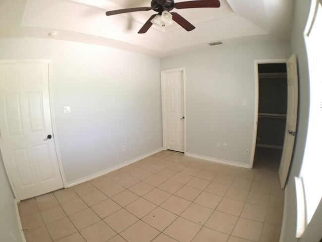 Building Photo - 1206 W Fig Ave