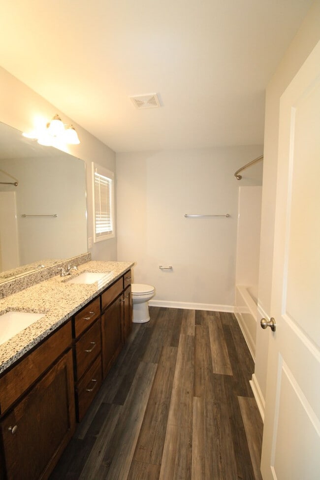 Building Photo - 581 Brushwood Dr