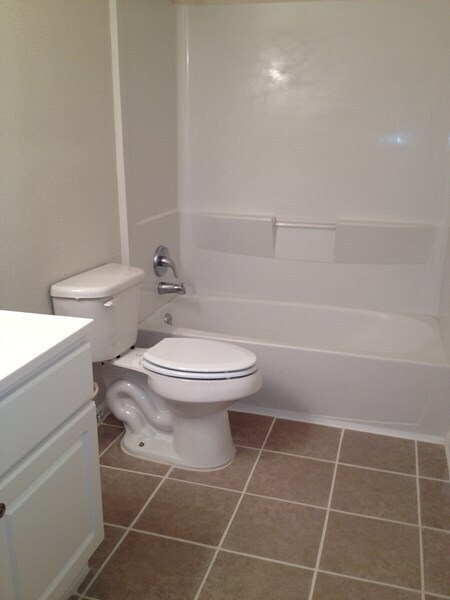 Building Photo - 3 Bedroom End Unit Townhome in Virginia Beach