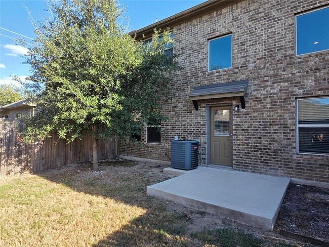 Building Photo - 2304 S Lakeline Blvd