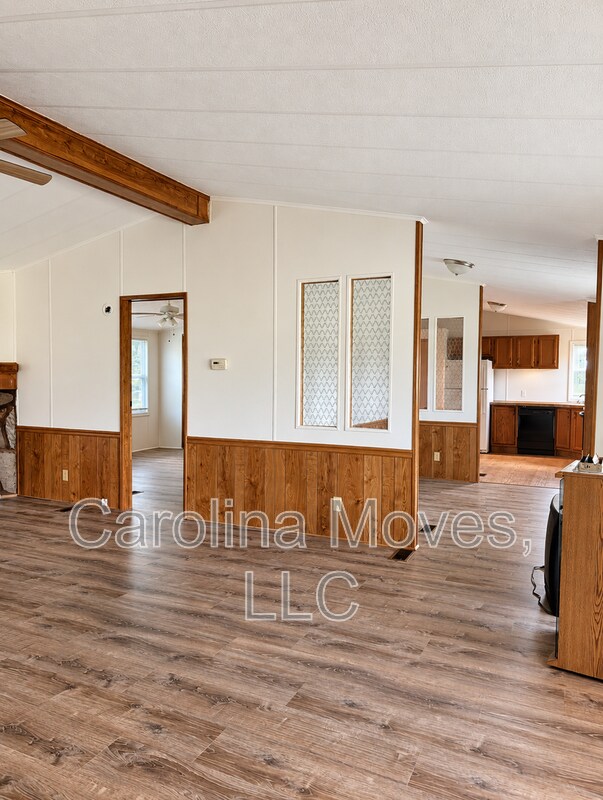 Building Photo - 220 Farrs Rd