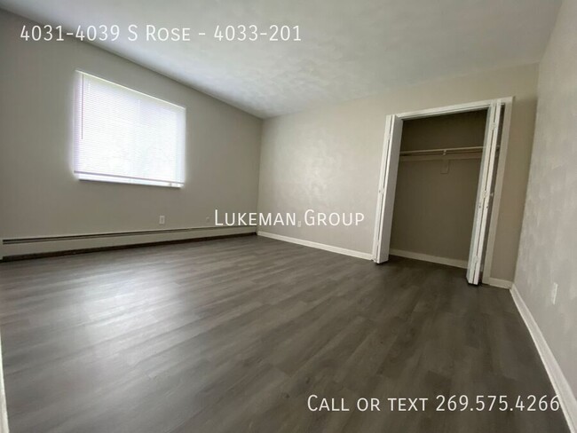 Building Photo - 4033 S Rose St # 201 2BD/1BATH Oakhurst Ap...