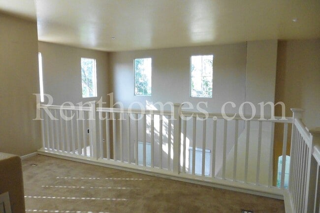 Building Photo - Torrey Highlands, 7750 Via Belfiore #4, AC, Fireplace, Garage, Community Pool and Spa!