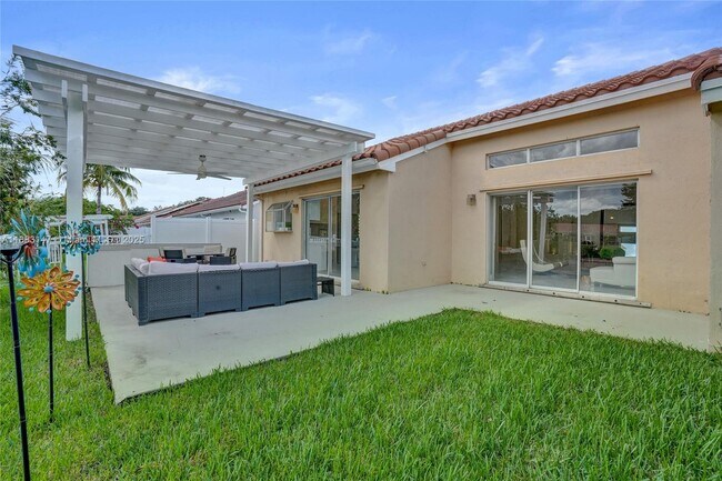 Building Photo - 13430 SW 17th Ct