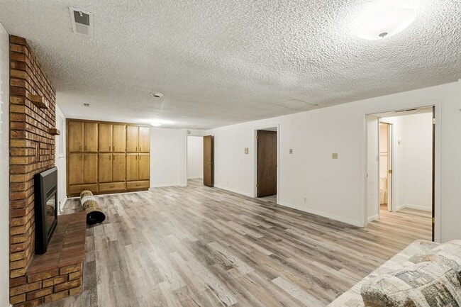 Building Photo - 901 3 Fountains Dr