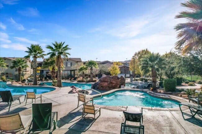 Building Photo - 3800 Paradise Vlg Dr