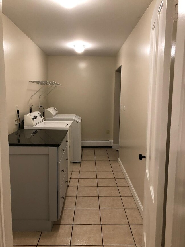 Building Photo - 390 Pearl St