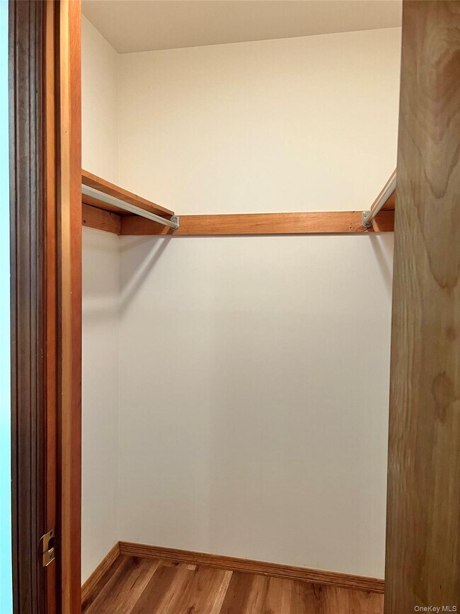 Building Photo - 188 River Rd