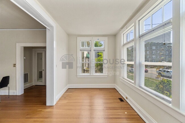 Building Photo - 1706 Hampton Blvd