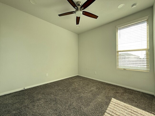 Building Photo - 7300 La Escolara Ranch Rd