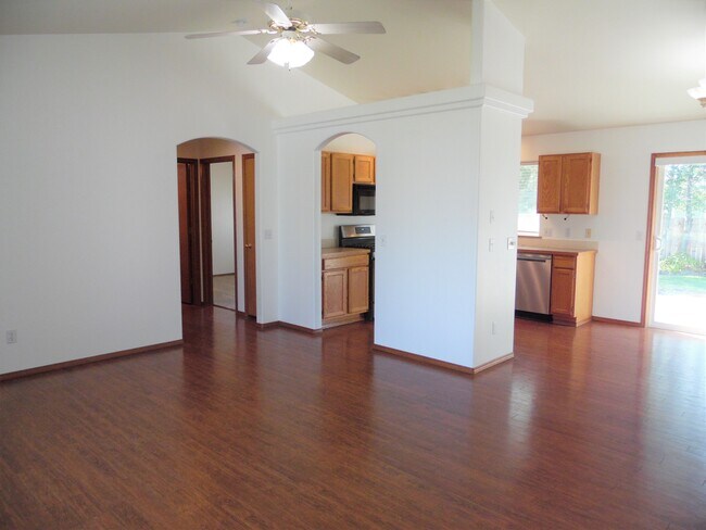 Building Photo - 1290 W Cardinal Ave