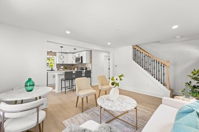 Building Photo - 26 Lamb St