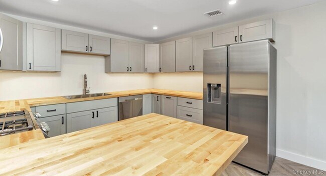 Building Photo - 67 Maple Ave