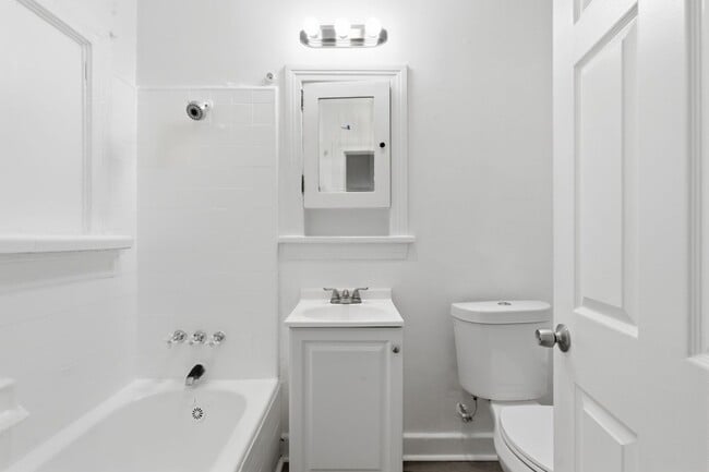 Building Photo - 707 W 48th St
