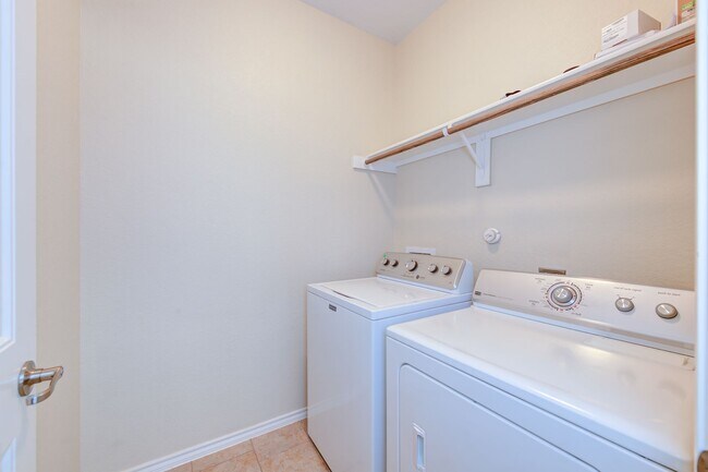 Building Photo - New one story rental home in NE San Antonio available for asap move in.