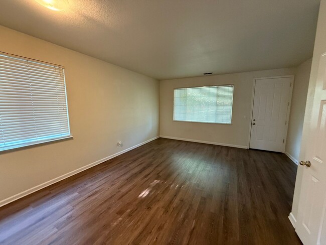 Building Photo - 1600 LemonTree Rd