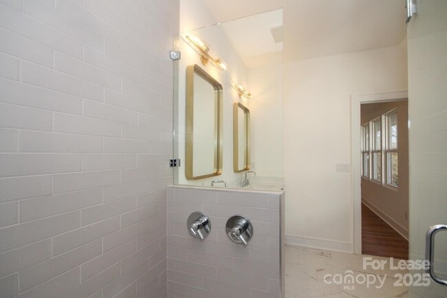 Building Photo - 1110 Greenleaf Ave