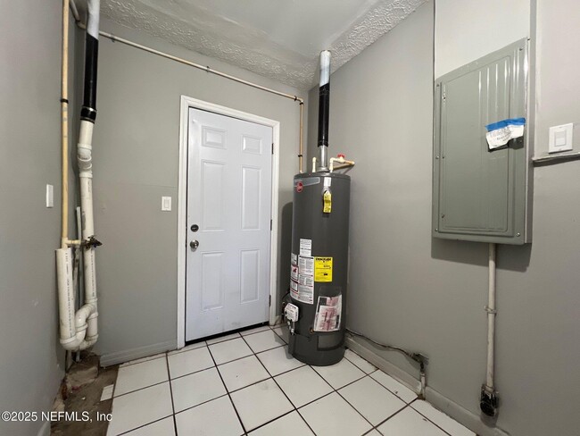 Building Photo - 9028 Castle Blvd