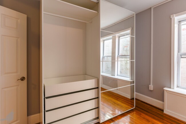 Building Photo - Classy Columbia Heights Row Home! 1/2 Off ...