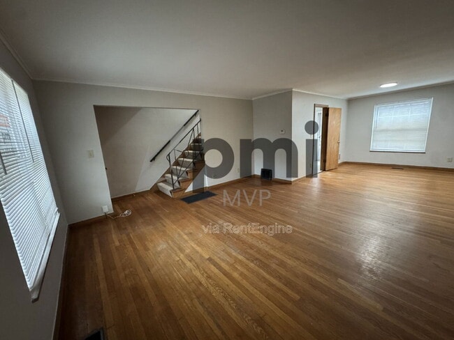 Building Photo - 2137 Ridgeview Rd