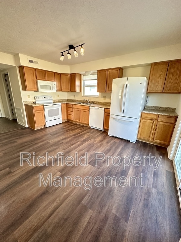 Building Photo - 11212 Pegasus Dr