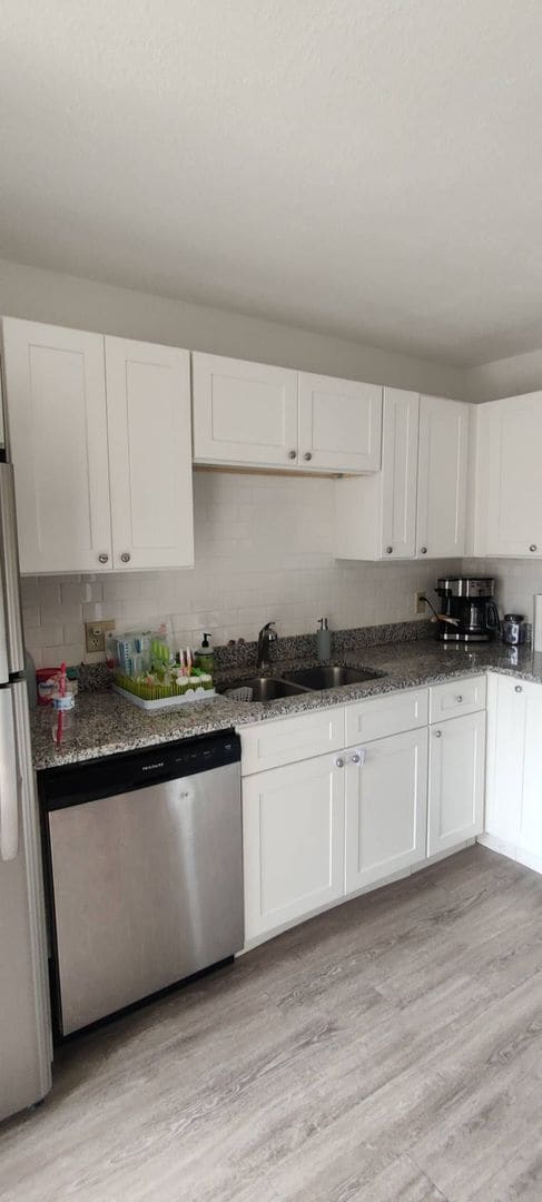 Building Photo - Beautiful 2 bedroom  2.5 bath duplex in qu...