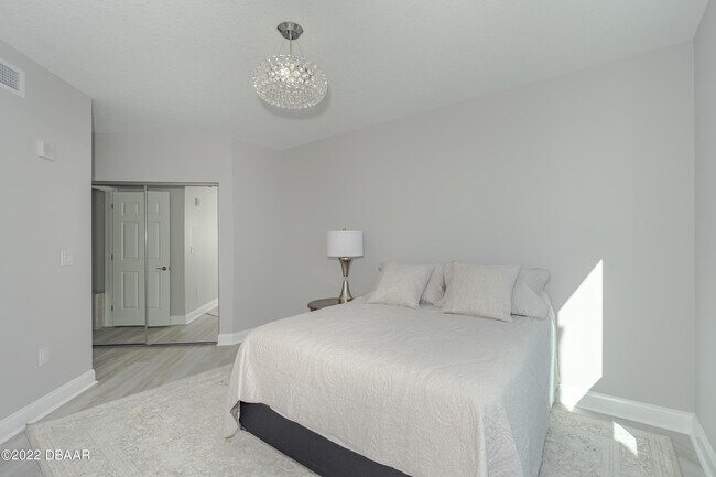 Building Photo - 241 Riverside Dr