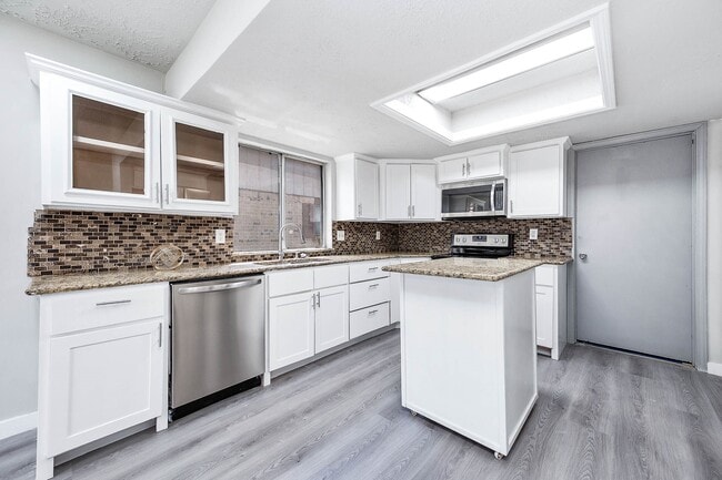 Building Photo - 8434 Quailcrest Dr