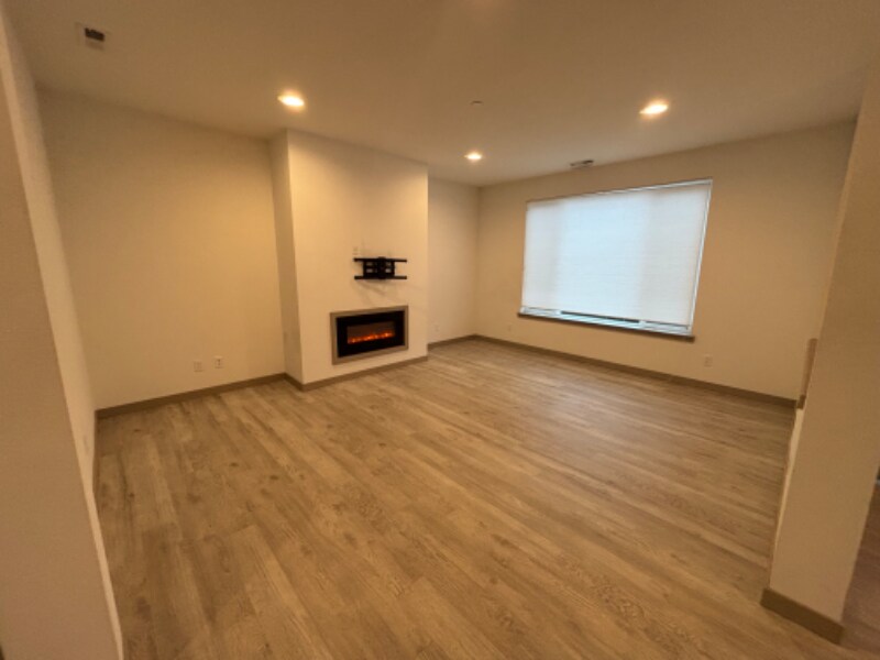 Building Photo - 9020 4th Ave S