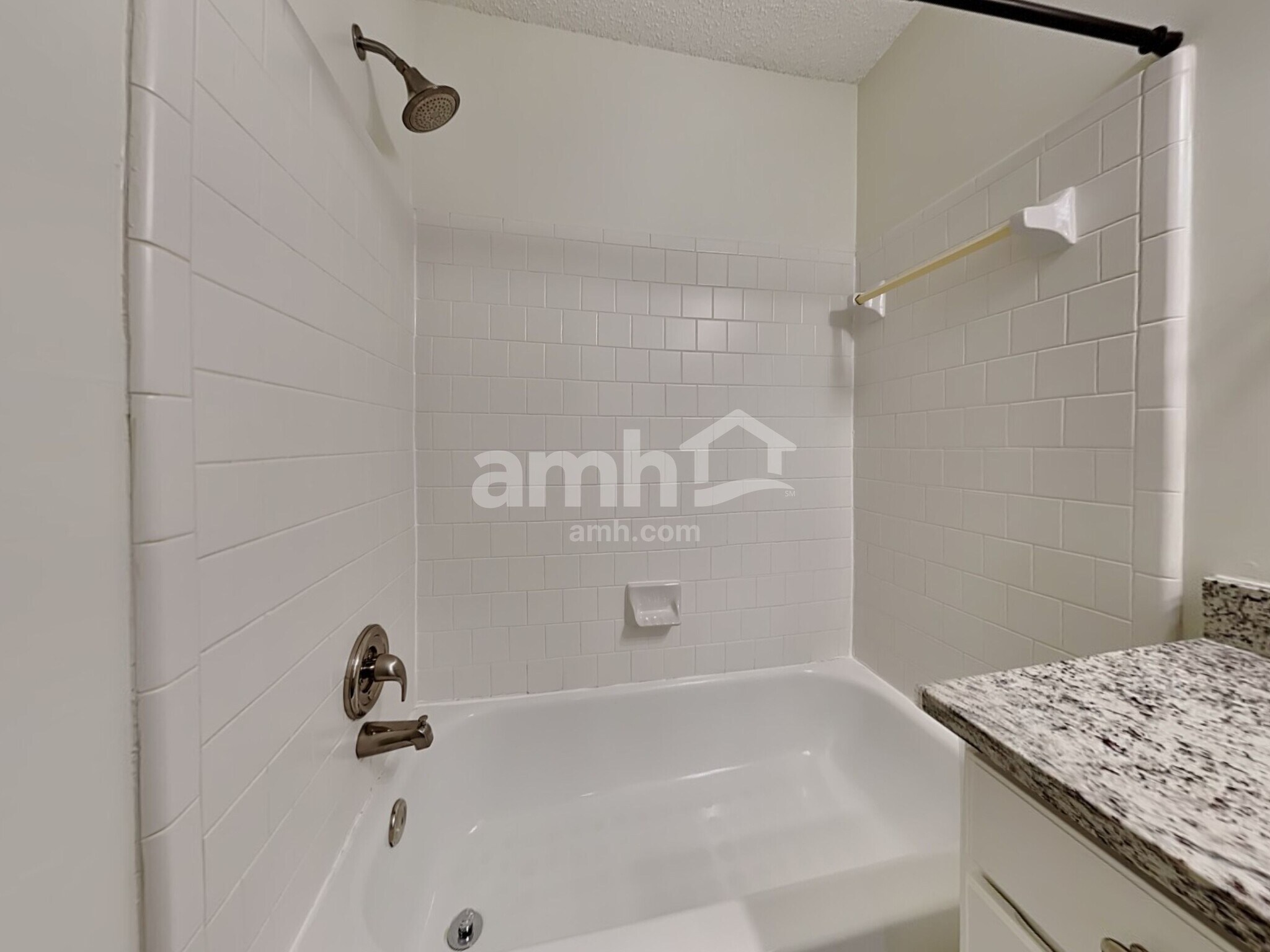 Building Photo - 582 Lullingstone Dr SE