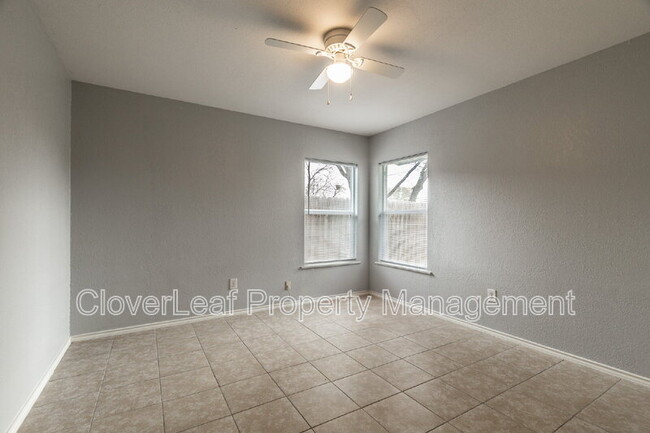 Building Photo - 1002 Sumner Dr