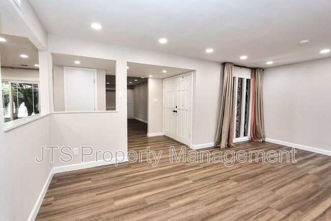 Building Photo - 3160 Watt Ave