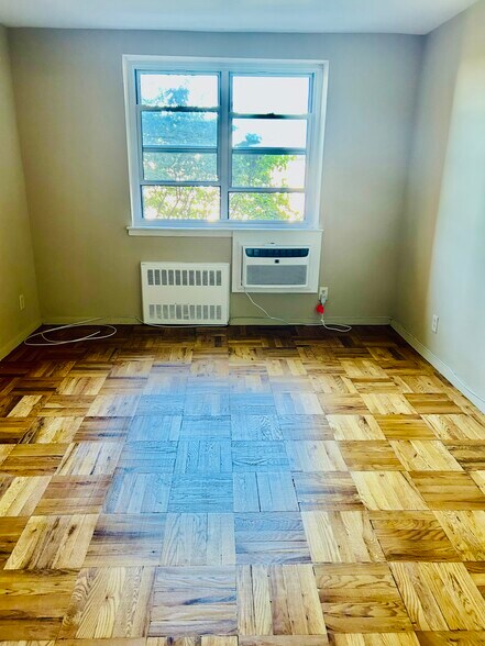 Building Photo - 72 Croton Ave