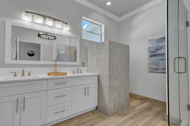 Building Photo - 875 SE 13th Ave