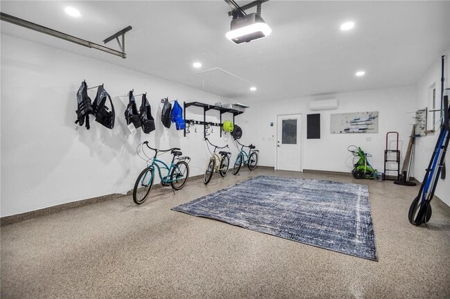 Building Photo - 31 Lands End Ln