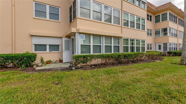 Building Photo - 5020 Brittany Dr S