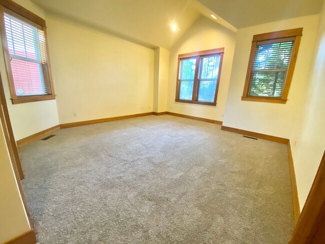 Building Photo - 2564 NW Shields Dr