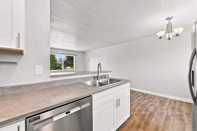 Building Photo - $2,095.95, 4 bed, 2 bath, located in Colorado Springs with a fenced-in backyard.