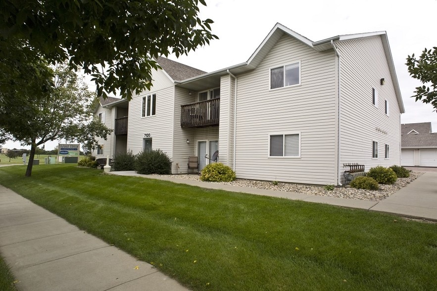 Building Photo - West Briar